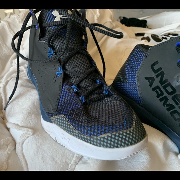 Under Amour Women 10.5 Basketball shoes / sneakers - Picture 3 of 8